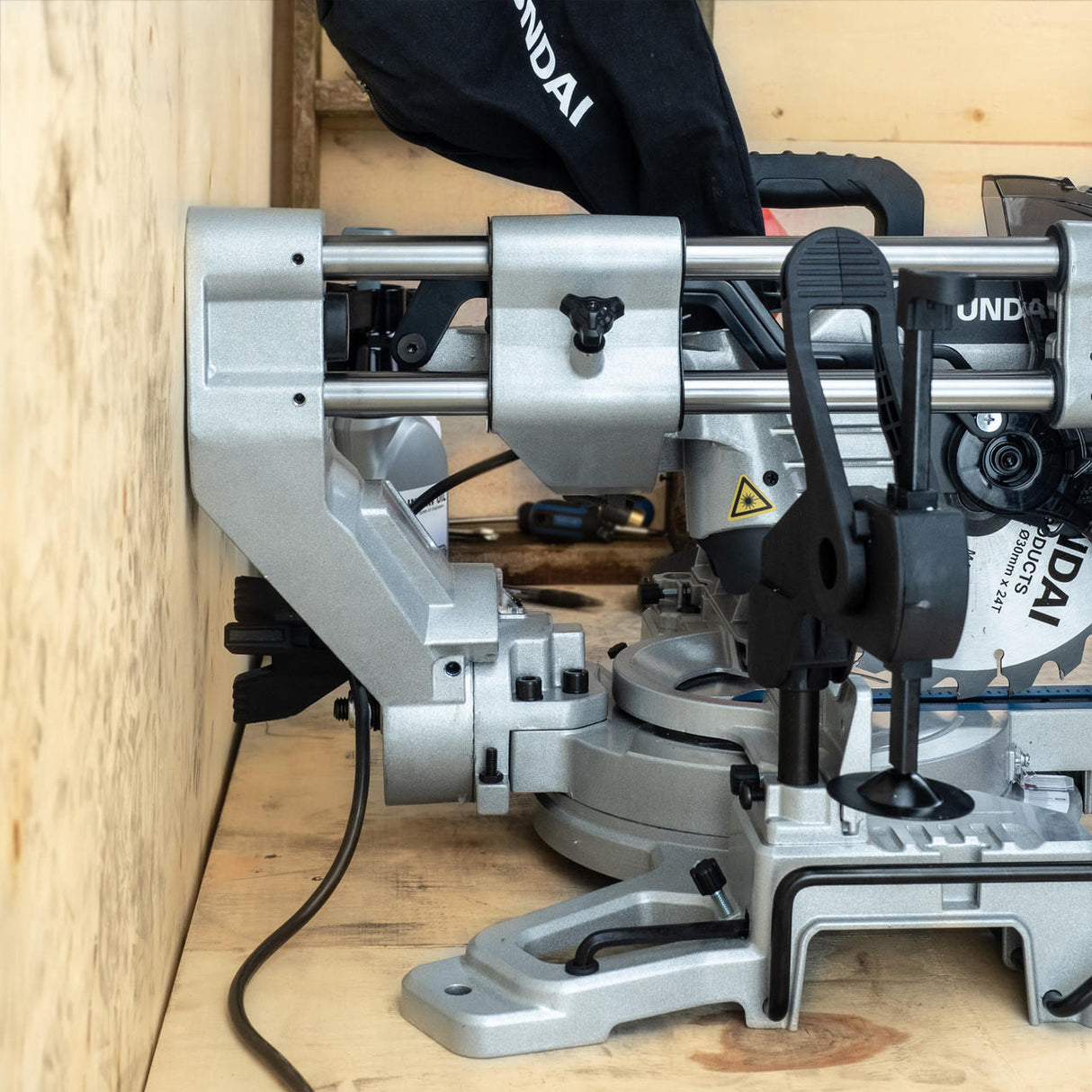 Ideal for woodworking, bevel cuts and mitre cutes in wood, mdf and plastic.
