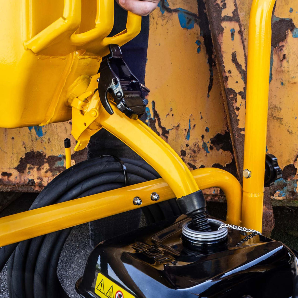 Effortlessly and safely pour fuel and liquids with the JCB Tools 25cm Metal Spout