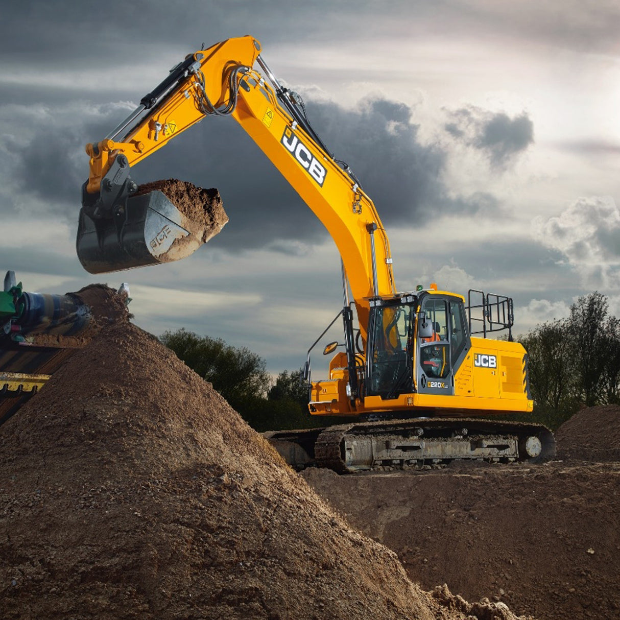 JCB 42 inch Roller Cabinet and Top Tool Chest Stack with Excavator Wrap JCBEXCSTACK image 1