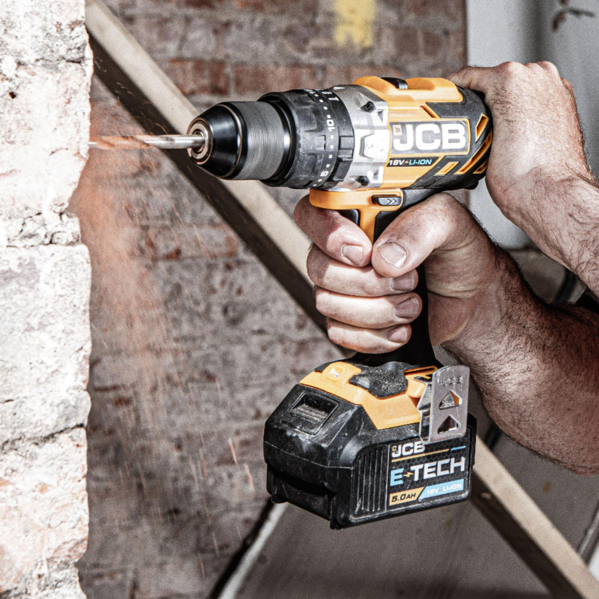 JCB 18V 45Nm Combi Drill, Variable Speed, 2-5Ah Li-ion Battery | 21-18CD-B - Bare Unit + 4.0Ah Battery