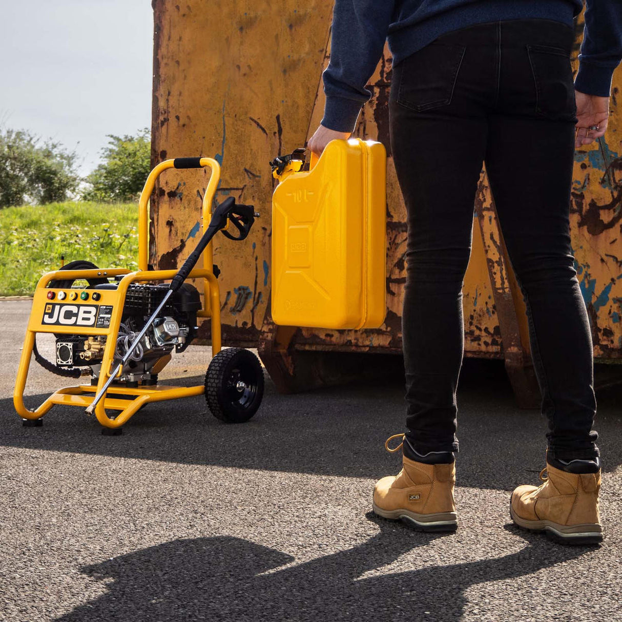 JCB 10L Jerry Can, Heavy-Duty 0.8mm Steel | JCBJCAN10 - 10L Jerry Can