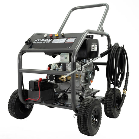 Durable 10m high-pressure hose: Provides excellent working range to reach restricted areas without manoeuvring the machine