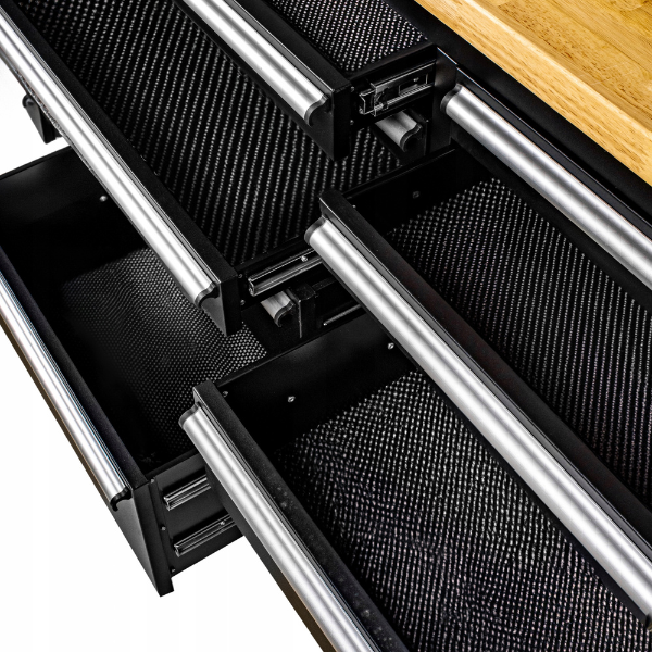 Each drawer is lined with a non-slip mat, preventing tools from shifting and protecting the interior from damage.
