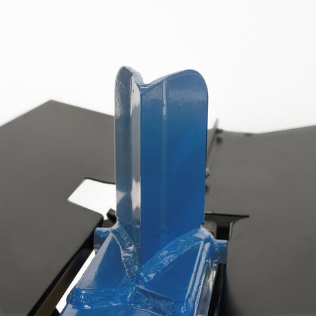 The sharp cutting edge ensures a clean split with minimal shards – meaning less mess and less cleanup.