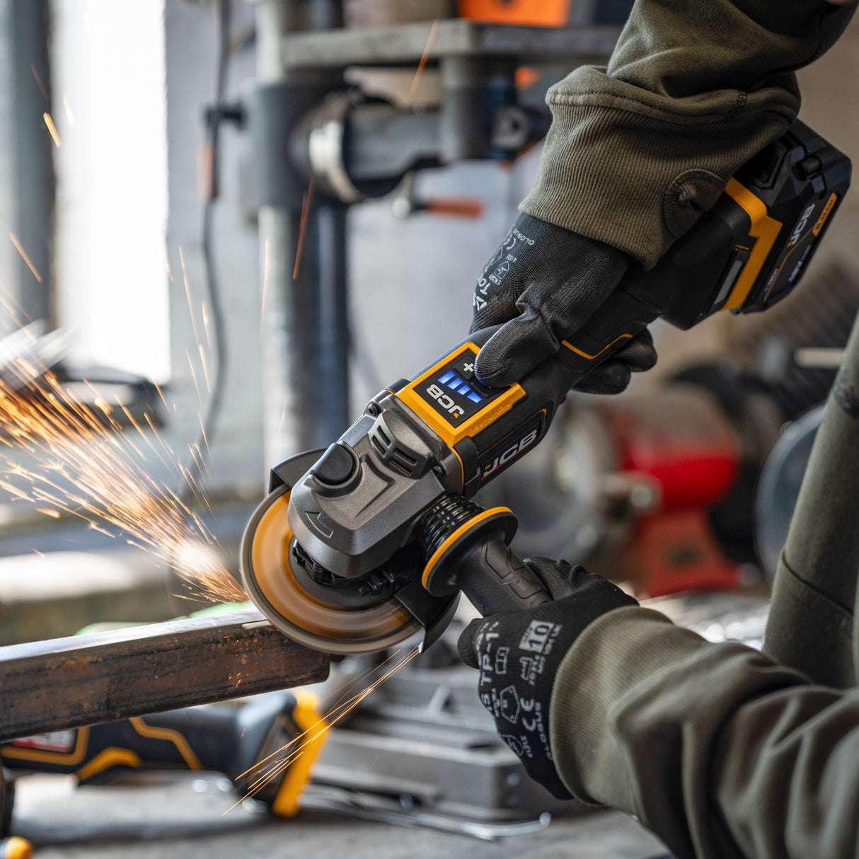 JCB Pro 18V 5-Piece Pro Kit, Combi Drill (160Nm), Impact Driver (230Nm), Circular Saw (185mm), Angle Grinder (115mm), Jigsaw, 2x2Ah & 2x5Ah Batteries, Dual 4.5A Fast Charger & Soft Tool Bag | JCB-18PKIT-8