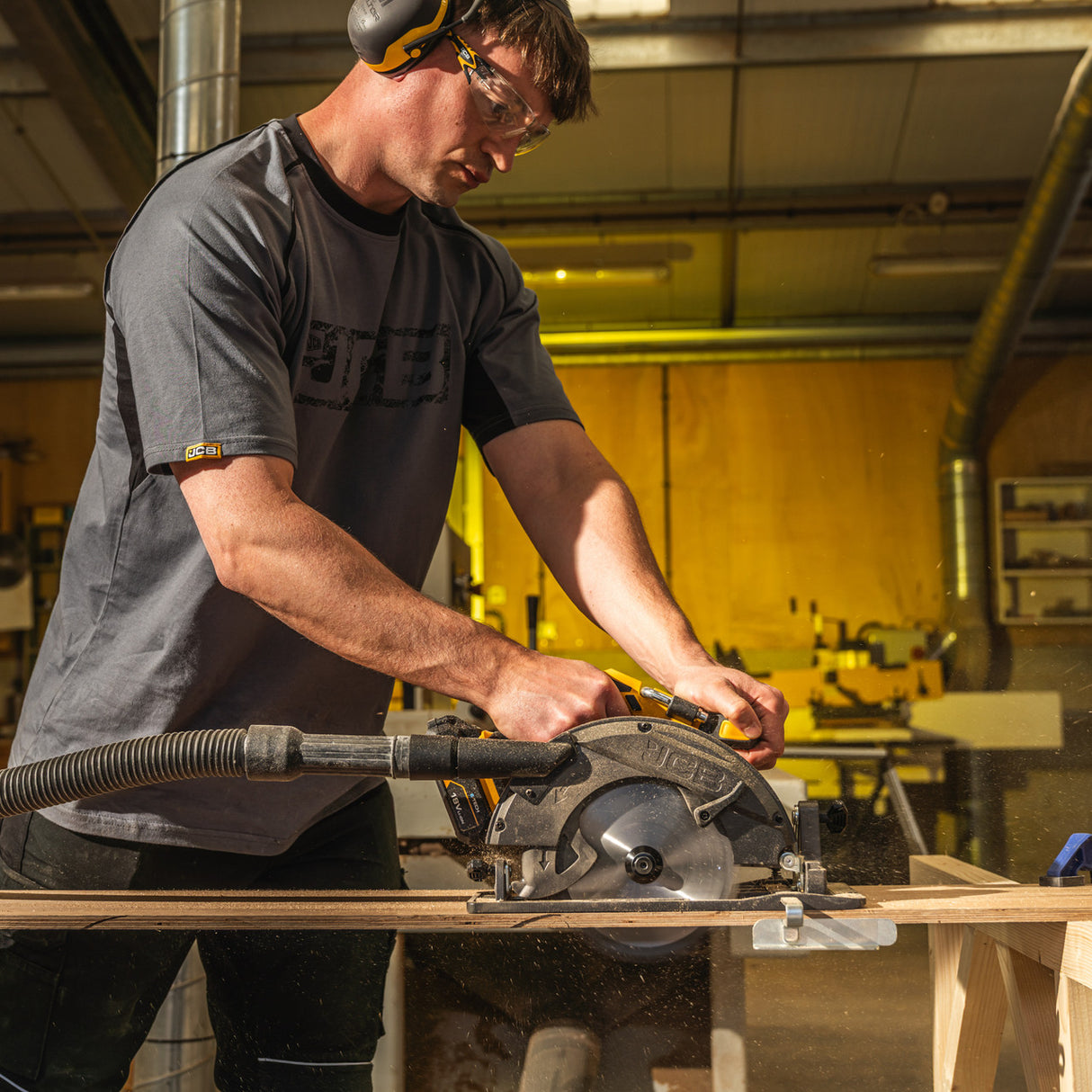 JCB Pro 18V 5-Piece Pro Kit, Combi Drill (160Nm), Impact Driver (230Nm), Circular Saw (185mm), Angle Grinder (115mm), Jigsaw, 2x2Ah & 2x5Ah Batteries, Dual 4.5A Fast Charger & Soft Tool Bag | JCB-18PKIT-8