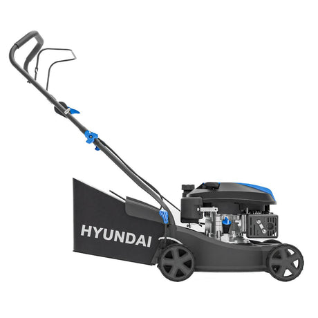 Hyundai 139cc petrol lawn mower blade deck and cutting system detail