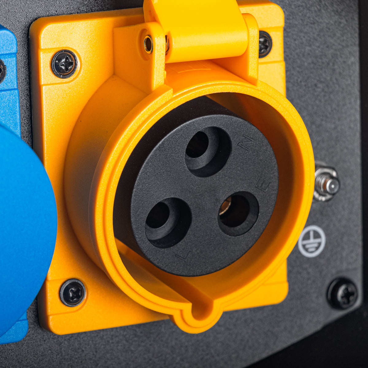 JCB, 7.6kW/3.8kW Dual-Voltage Inverter Generator, Remote Start | JCB-IG8500DVE