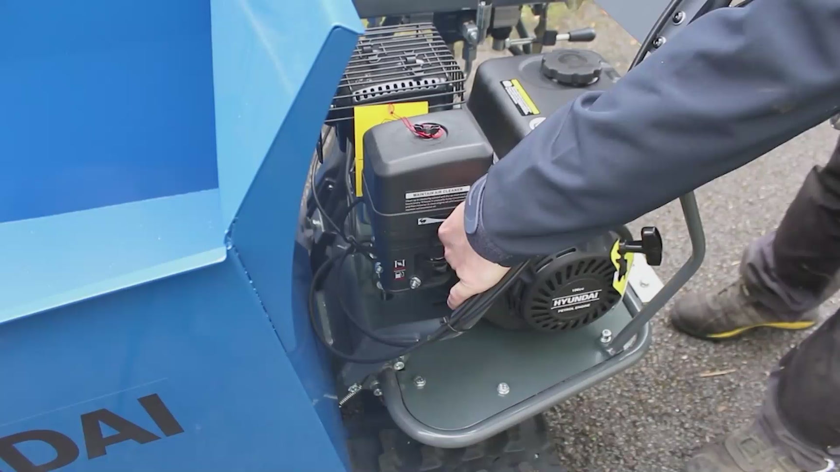 https://media.hyundaipowerproducts.co.uk/HYTD500/Video/HYTD500%20Mini%20Tracked%20Dumper%20500kg%20Payload%20by%20Hyundaiweb.mp4