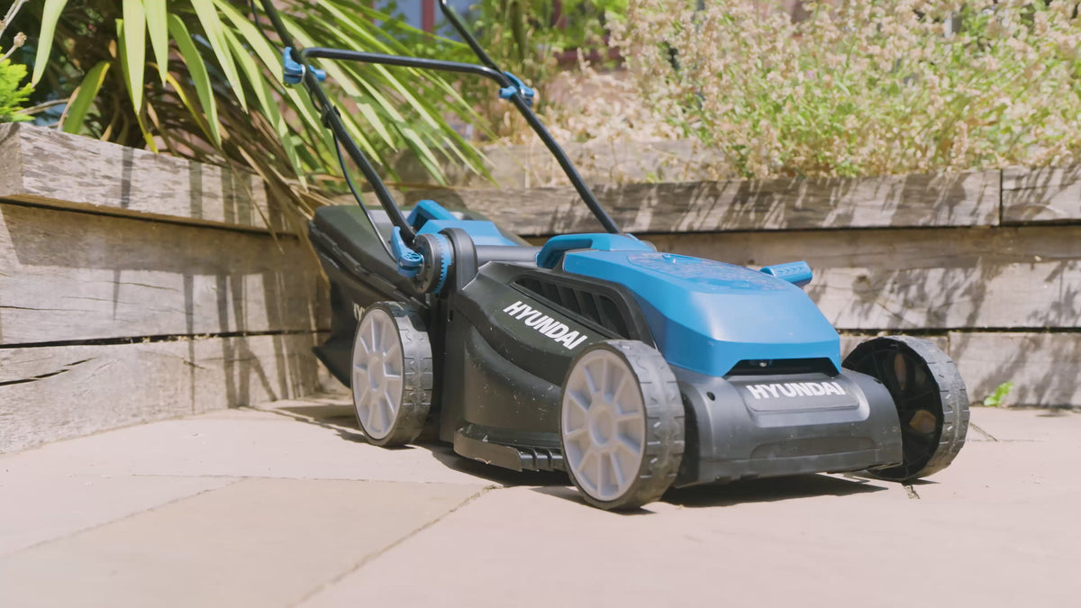 Hyundai 38cm / 15" 40V (2x20V) 3-in-1 Brushless Cordless Lawnmower,  36L Bag | HY40CLM38