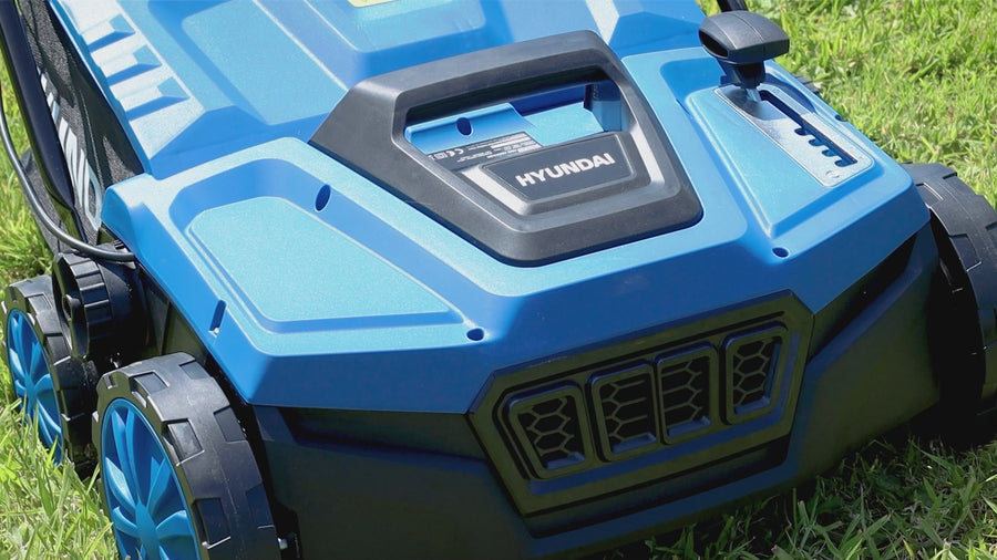 Hyundai 14” / 36cm 2 - in - 1 1600W Electric Lawn Scarifier and Aerator with 45L Collection Bag | HYSC1600E — video